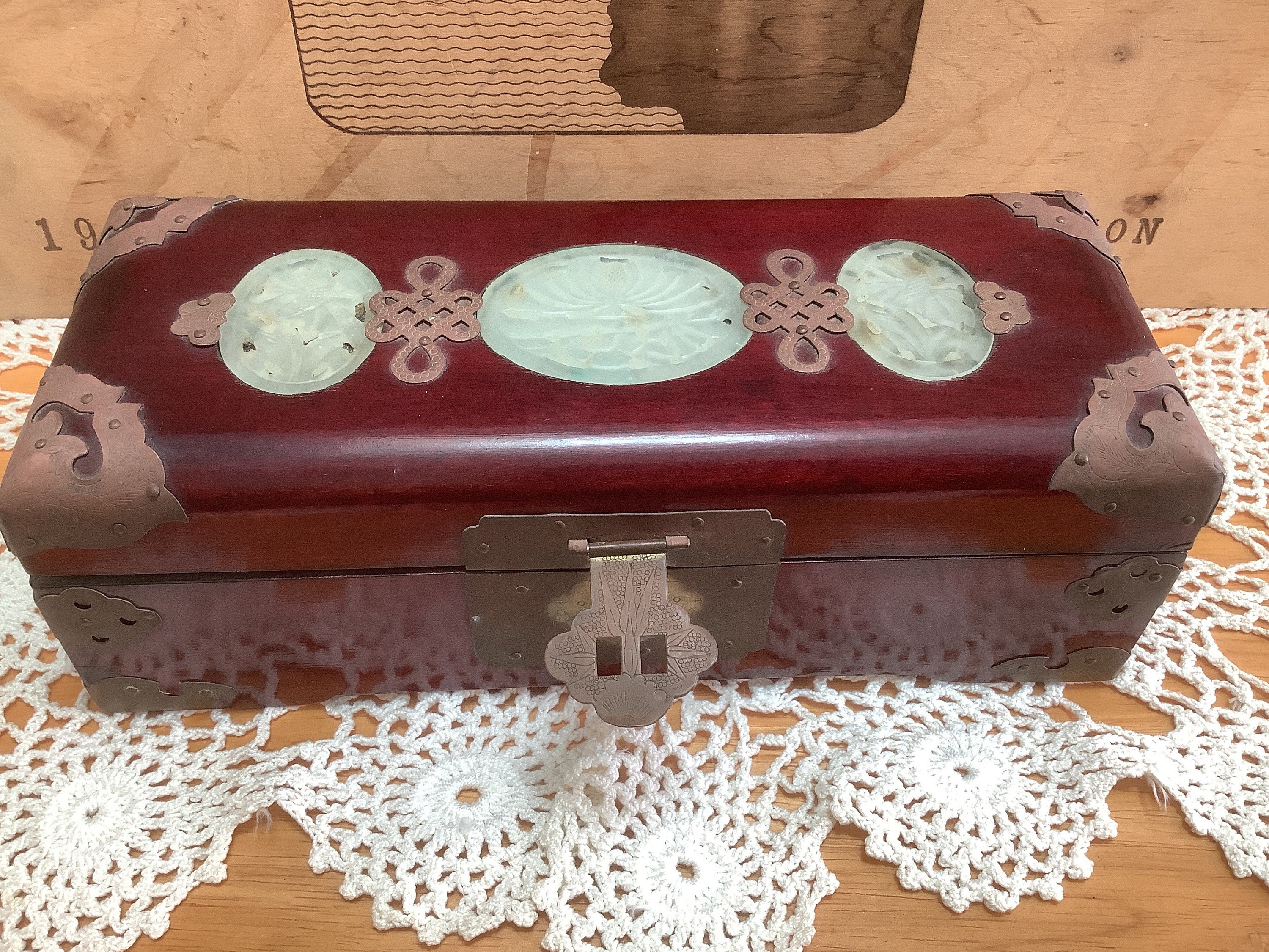 YWHWXB Vintage Jewelry Box, Small Enameled Rococo Style Decorative Treasure  Chest Storage Organizer Case (Golden Blue)