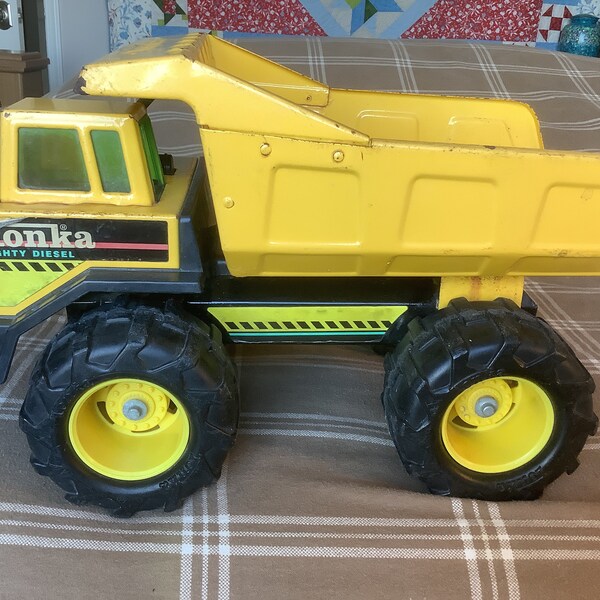 TONKA Mighty Diesel Fat Tire Dump Truck   Very Good Vintage Condition
