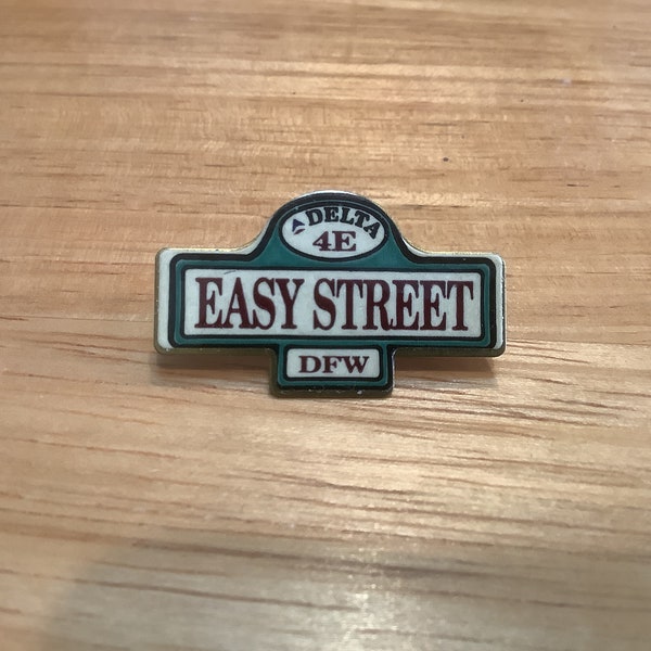 1988 Dallas Fort Worth DFW Airport Delta Terminal  4E Easy Street Lapel Pin