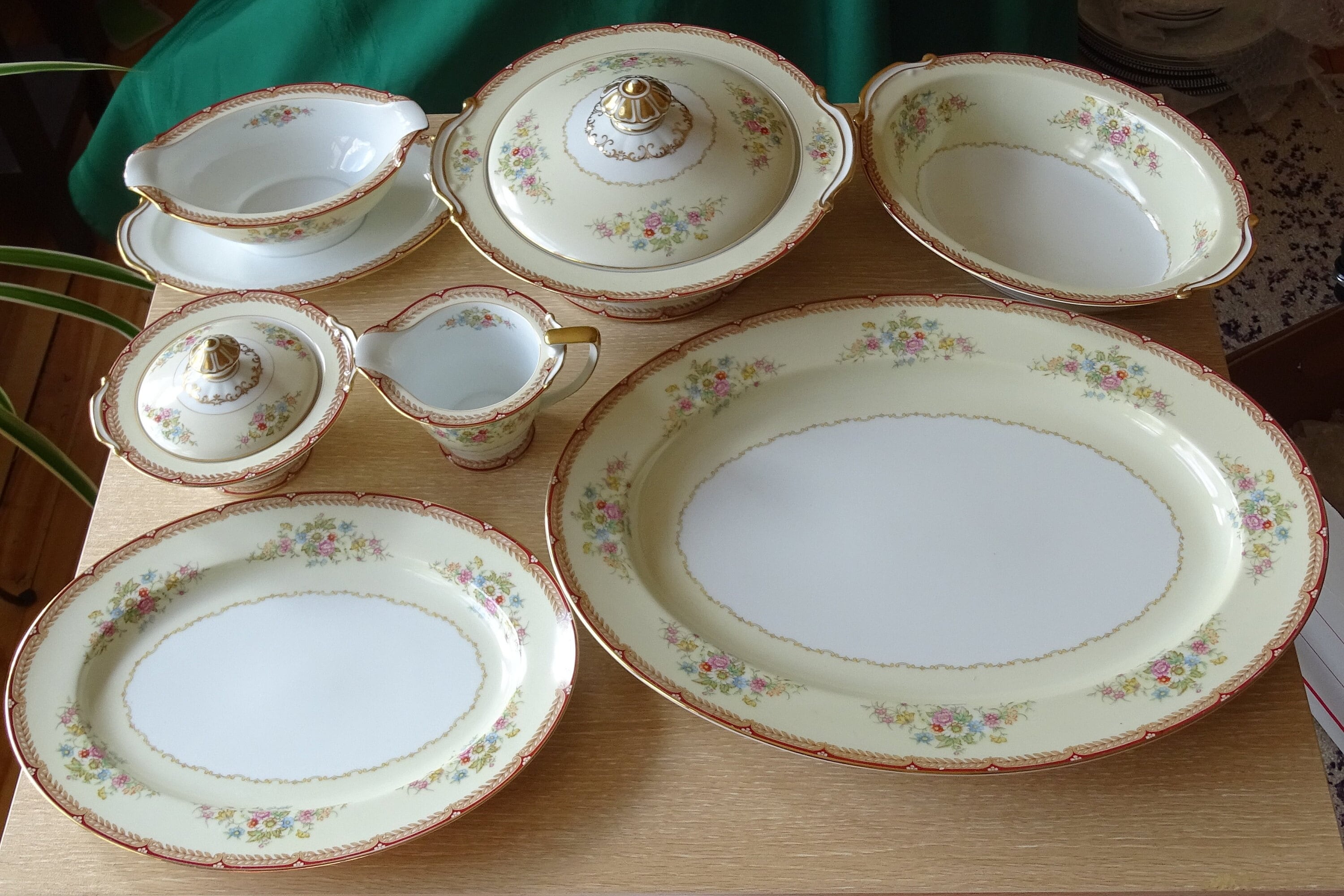 Free Ship! Georgette 305 Noritake, 1940s Vintage Red/gold China