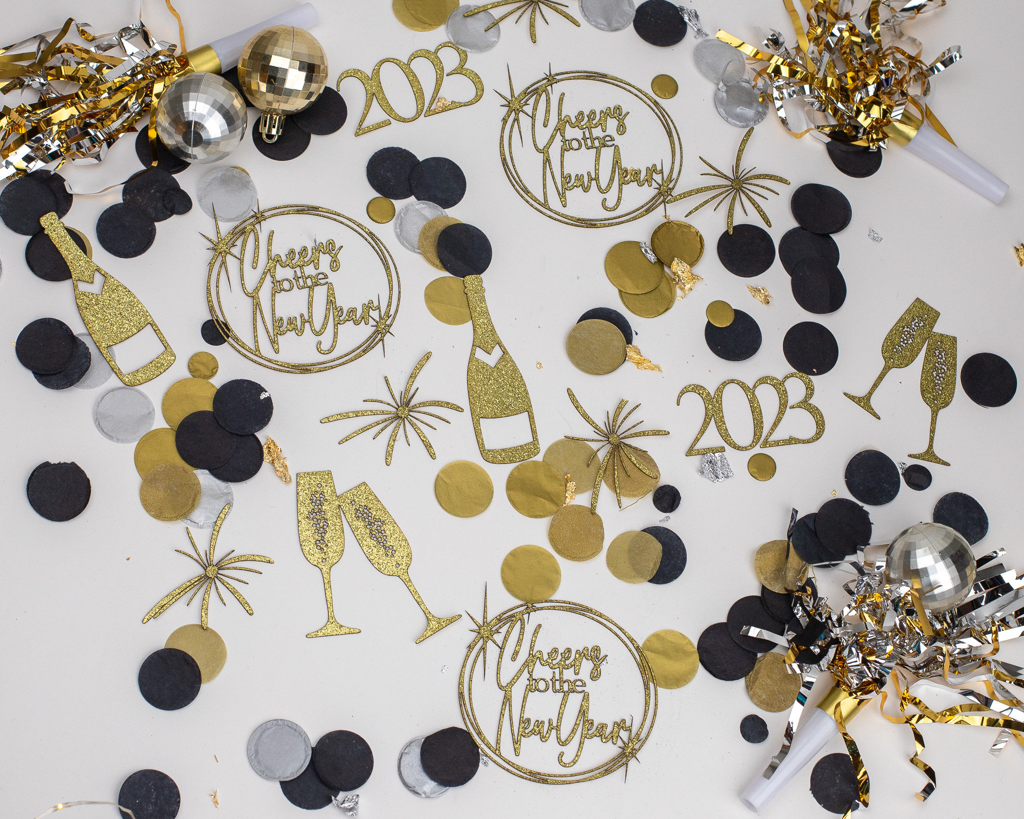 Nieuwjaar Confetti Geïsoleerde Kleurplaat voor Kinderen | Premium Vector