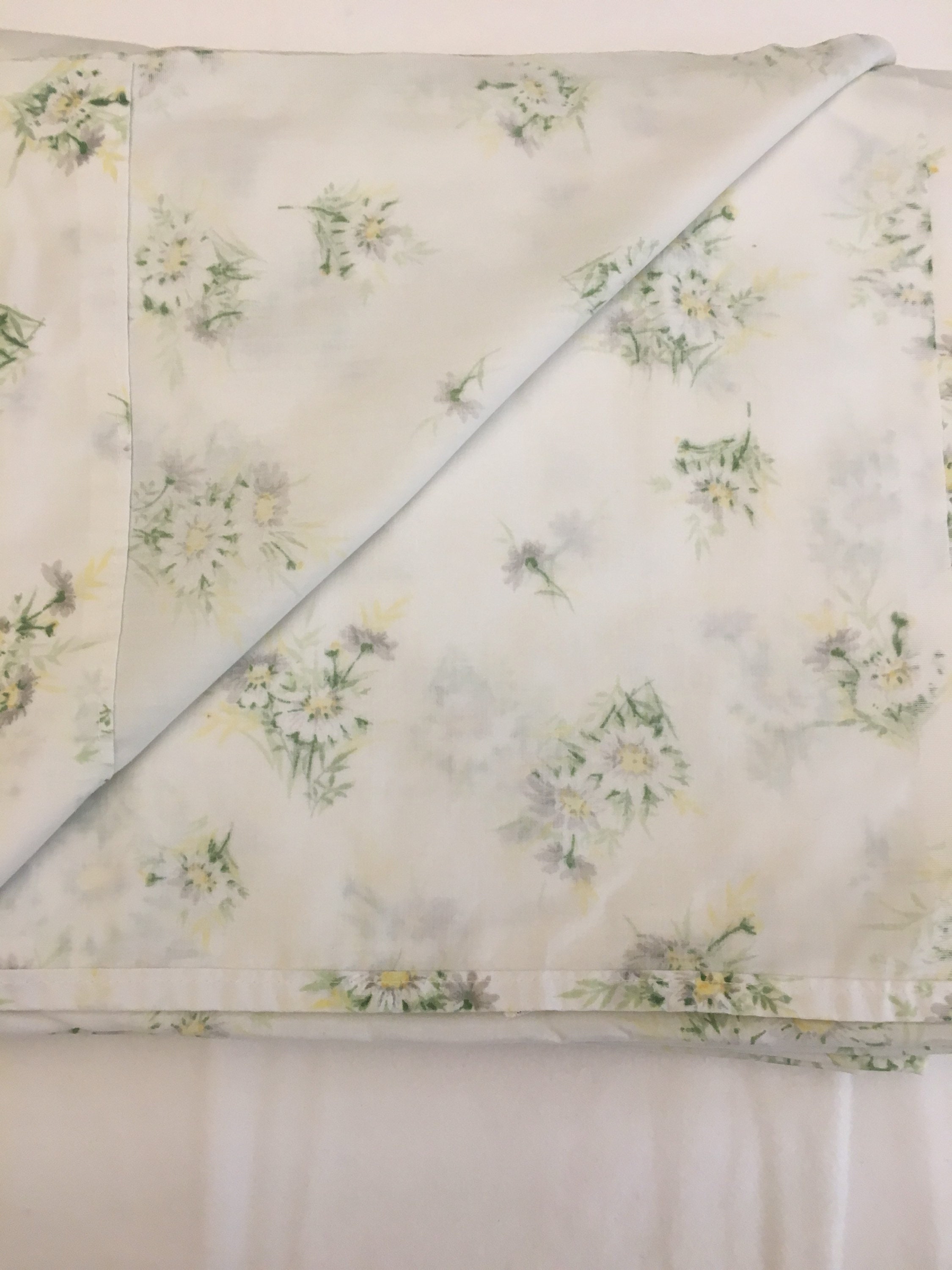 Vintage Sheet Full Flat Perma Prest Percale 35/65 Cotton/poly Daisy