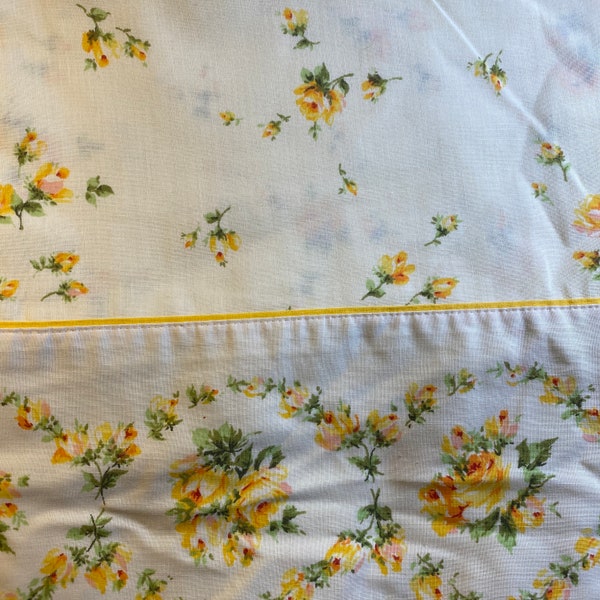 Sheet - Queen Flat 50 cotton/50 polyester Cream yellow with yellow orange pink flowers floral, bouquet, blooming, decorative, free shipping