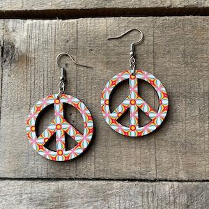Pendientes retro coloridos de madera de abedul con signo de la paz - ligeros - rosa/rojo/azul/amarillo floral