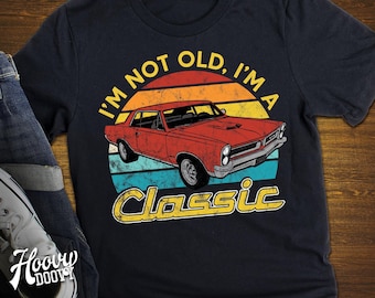 I'm Not Old I'm A Classic, Retro Sunset American Muscle Car, Funny Birthday, Retirement Gift, 1960s Classic Car Lover Gift Unisex T-Shirt