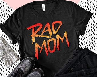 Rad Mom Retro 80s Vibe BMX T-Shirt - For Totally Rad BMX Moms on Mother's Day, Vintage 1980s Gen X Extreme Sports Birthday Gift for Mom