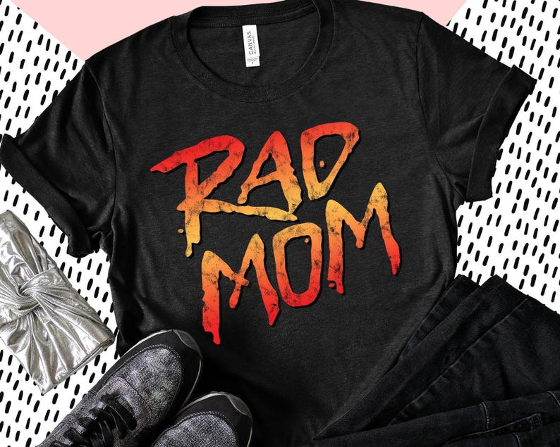 Rad Mom Retro 80s Vibe BMX T-Shirt - Vintage 1980s Gen X Extreme Sports Birthday Gift for Mom