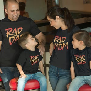 Rad Mom Retro 80s Vibe BMX T-Shirt - For Totally Rad BMX Moms on Mother's Day, Vintage 1980s Gen X Extreme Sports Birthday Gift for Mom imagem 3