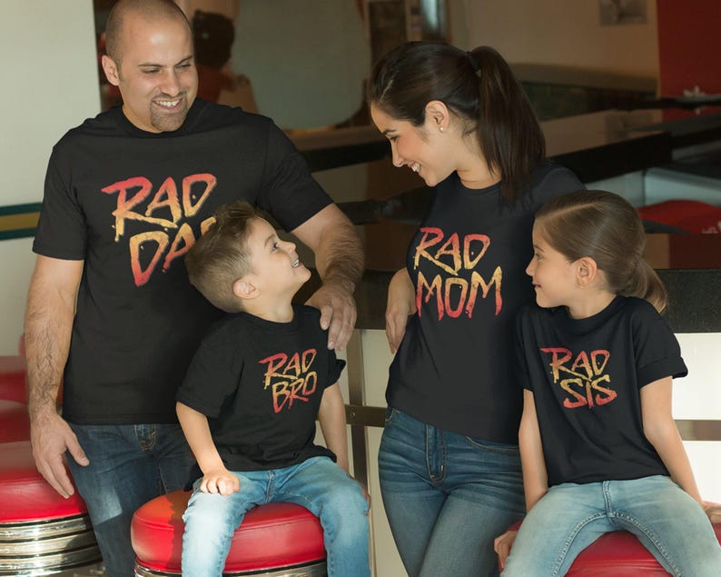 Rad Mom Retro 80s Vibe BMX T-Shirt - For Totally Rad BMX Moms on Mother's Day, Vintage 1980s Gen X Extreme Sports Birthday Gift for Mom imagem 3