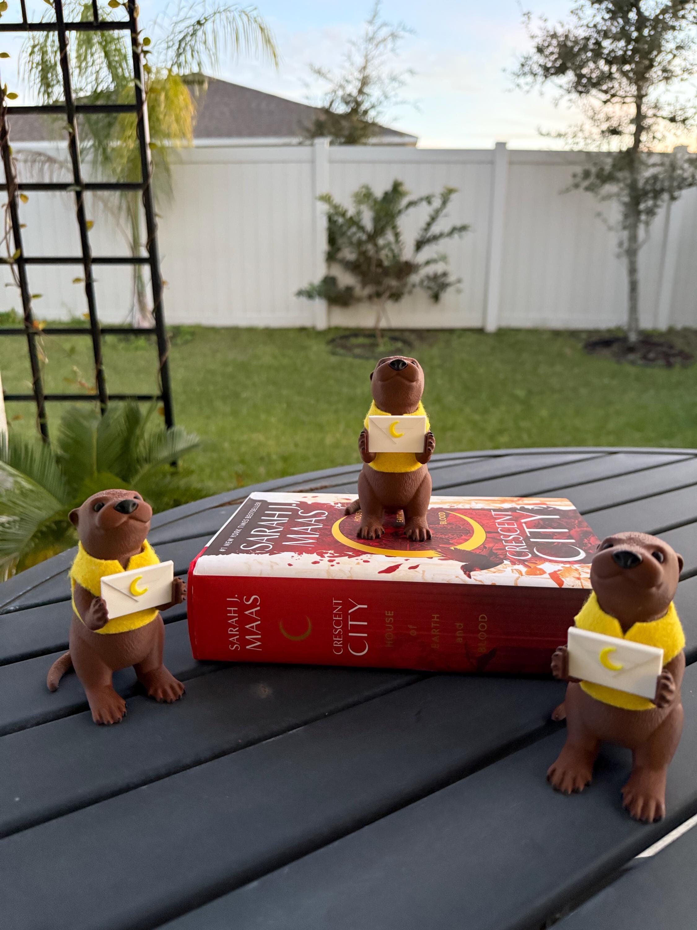 Cute Standing Otter Holding Mail - 3d printed - Bookshelf Decor