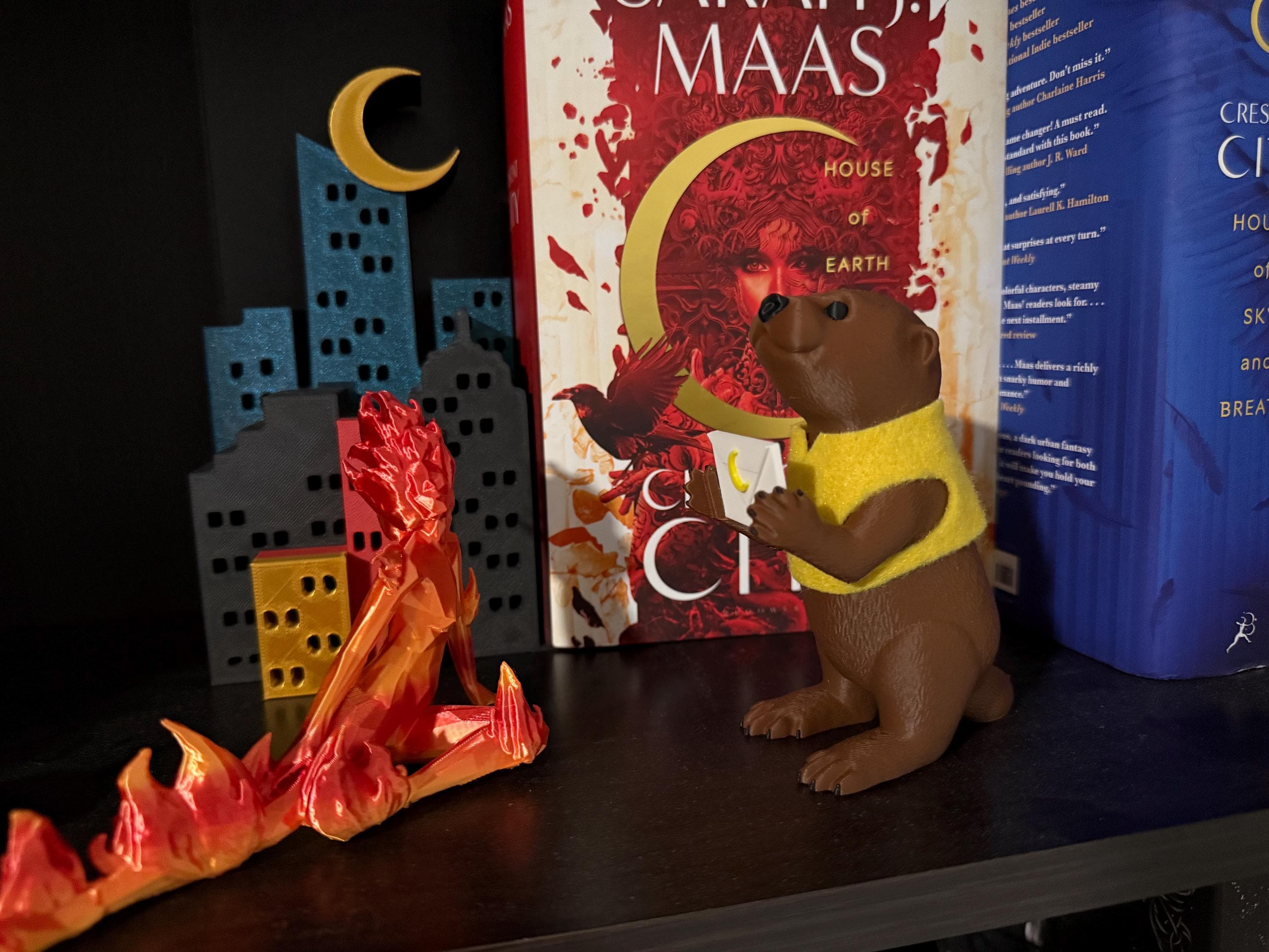 Cute Standing Otter Holding Mail - 3d printed - Bookshelf Decor