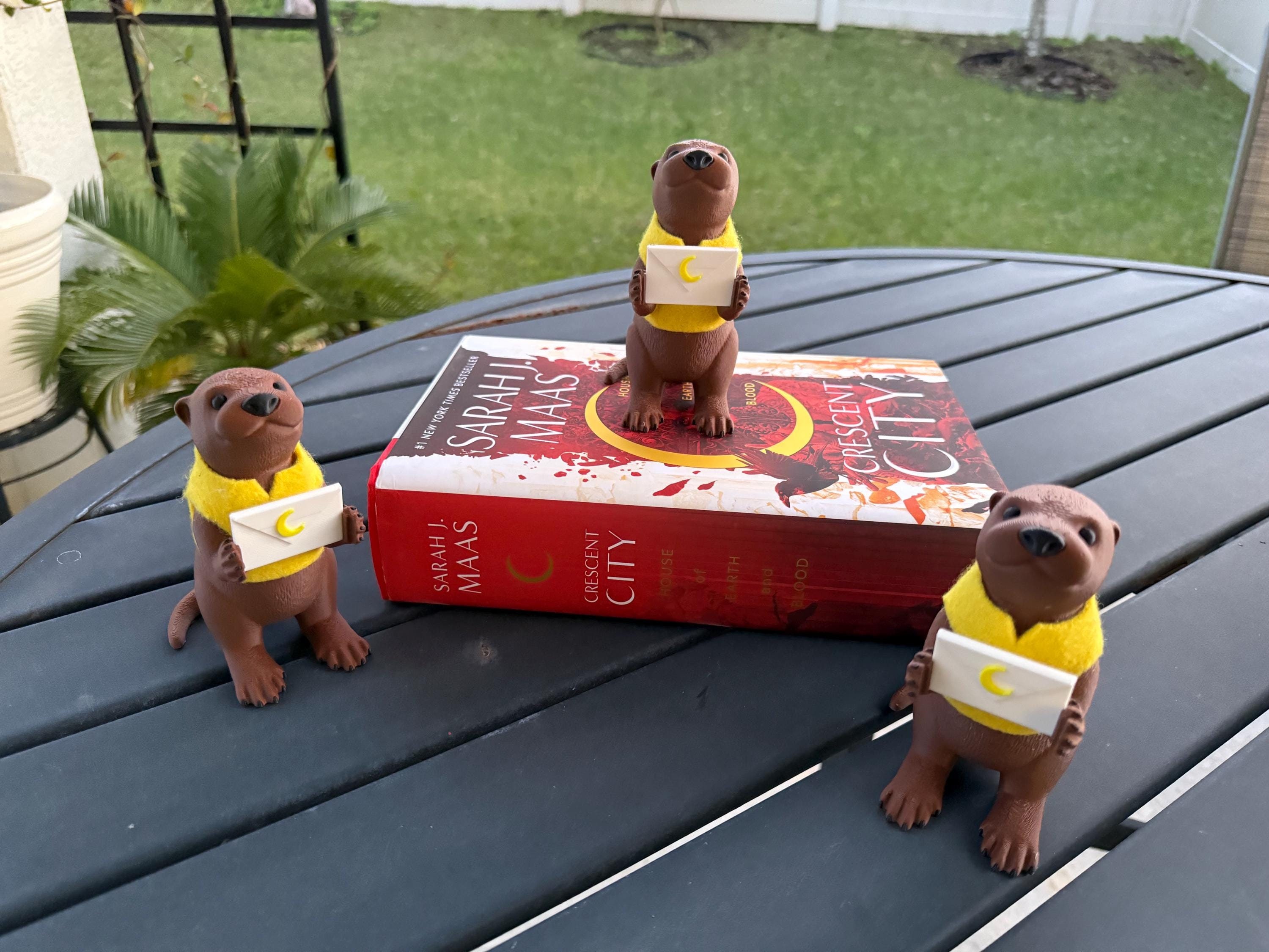 Cute Standing Otter Holding Mail - 3d printed - Bookshelf Decor