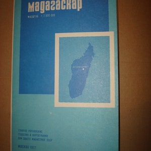 Carte soviétique de Madagascar. Afrique. Grande carte murale pliante géographique vintage. URSS soviétique. Carte en russe 1977