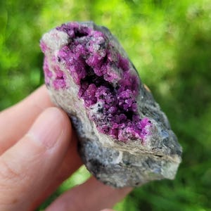 Natural Raw Crystalline Dark Pink Salrose Specimen/Sparkling Pink cobaltoan calcite Crystal Congo S12 50g 2&quot; x 1&quot;