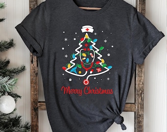Maglietta con stetoscopio ad albero di Natale, maglietta natalizia per infermieri, felpa natalizia per infermieri, maglia natalizia per infermieri