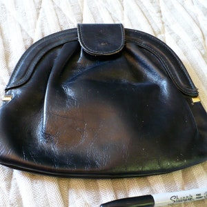 Black Leather 1960s 70s Curved Top snap clutch Vintage Made In USA clutch zip pocket carryall chic Pinup costume rockabilly