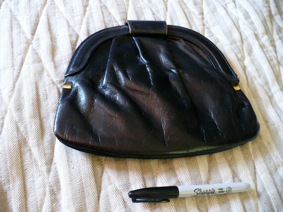 Black Leather 1960s 70s Curved Top snap clutch Vi… - image 2