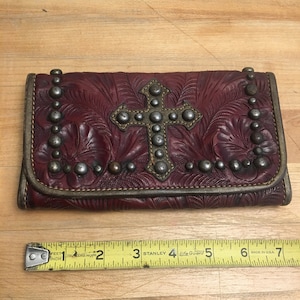 Cartera vintage con tachuelas cruzadas y flores grabadas, de cuero genuino, unisex, estilo occidental, con cierre a presión, cremallera, paquete de 4 monedas, paquete de efectivo de tamaño completo, estilo motociclista paraguayo