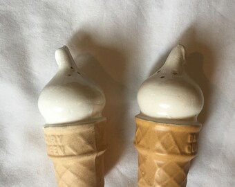 Dairy Queen Ice Cream Cone salt and pepper shakers safe t cup brown white cute kitchy decor 1980s nostalgia collectible pair of 2 no stopper