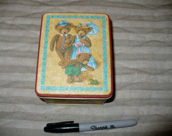 Actual oso de peluche estaño Bears Petite Note tarjeta regalo set caja metal estaño 1984 Caja de regalo sello coleccionable mamá papá niño oso estaño EUC lata de té
