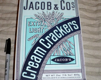 Jacob y Cos Crema galleta estaño extra ligero con tapa EUC sin desgaste Cocina de granja shabby chic metal rectangular gráfico decoración rústica MCM