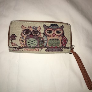 Par de búhos Cremallera bordada alrededor de la cartera leopardo forrado con 8 ranuras para tarjetas 4 paquetes de dinero en efectivo con cremallera en el centro monedero embrague Grandma core Boho hippy