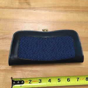 Rolfs Cartera de tela de alfombra azul marino vintage de cuero genuino de la década de 1980 con 2 ranuras divisoras de monedas a presión para recibos de dinero en efectivo boho hippy EUC MCM