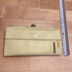 MCM des années 1960 Princess Gardner beurre jaune en cuir de veau de buffle chéquier carte portefeuille porte-monnaie Kiss fermeture à pression matériel or EUC rare gran
