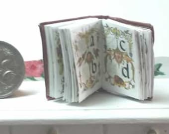 Miniatura antycznej biblioteki domków dla lalek z kaligrafią, skala 1:12, koszt wysyłki w Australii