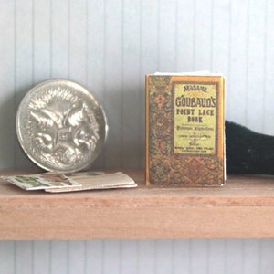 Miniatuurboek met puntkant, antiek poppenhuis naai- en kantwerk schaal 1/12, vintage poppenhuis bibliotheekdecor AU SHIPPING