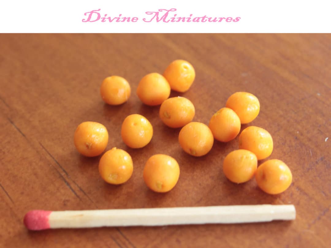 Miniature Oranges in 1/12 Scale, Dollhouse Oranges, Dollhouse Fruit, Miniature Fruit, Dollhouse