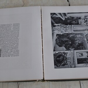 Op de afbeelding: Een zwart-witfoto van een kamer met sierlijke meubels en schilderijen. De tekst "The Tapestry Room in Chiswick House" is afgedrukt op de pagina.
