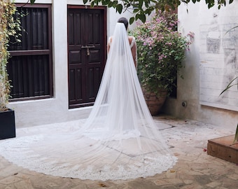 Floral Beaded Lace Scalloped Edge Tulle Veil with Attached Comb