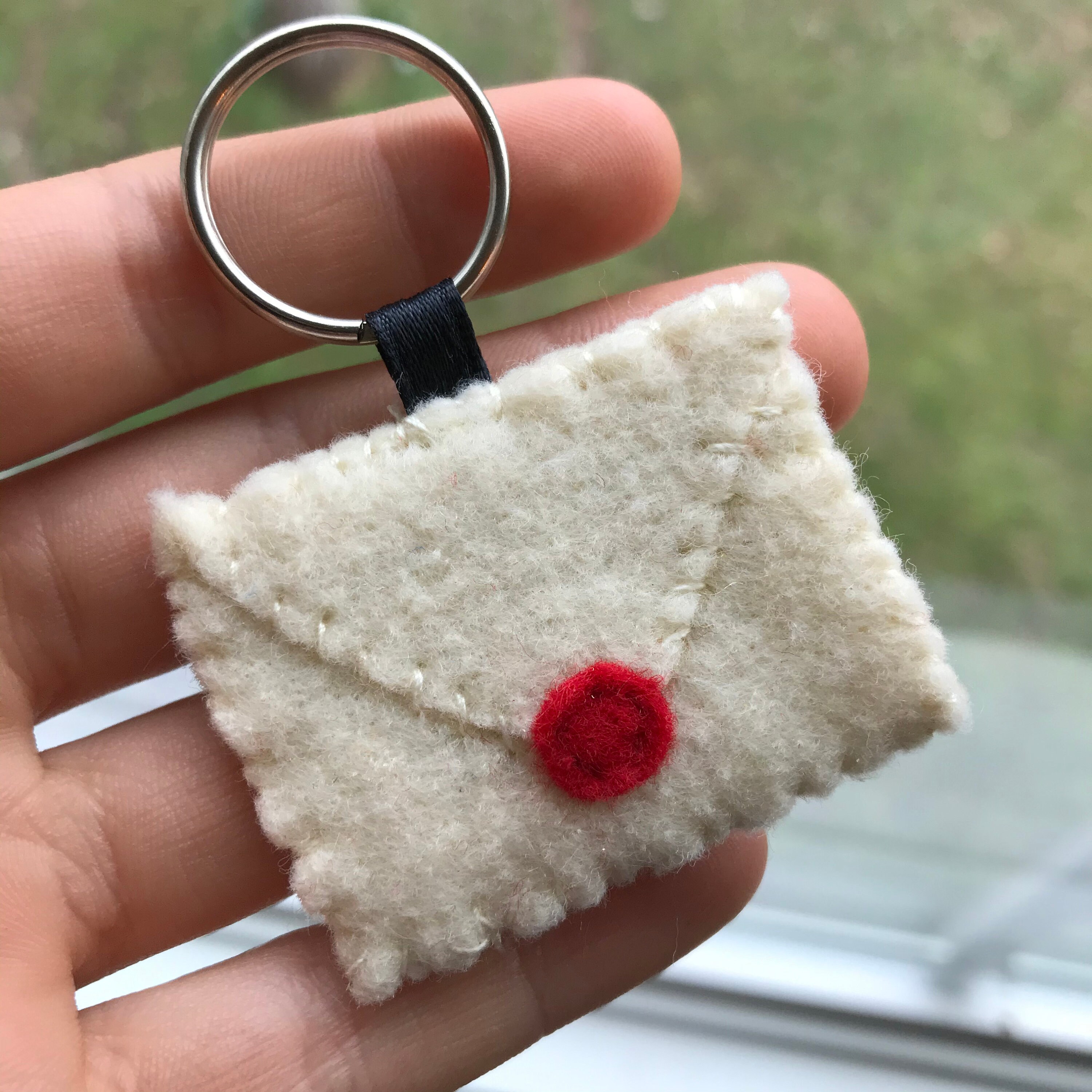 Felt Ball and Wood Bead Keychain Craft Kit With White Wool Felted Hear –  Heartgrooves Handmade