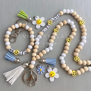 Teacher Lanyard, Personalized lanyard, Daisy Smiley Face Lanyard, ID Badge Holder, Keychain bracelet, unique Gift Under 25, neutral lanyard