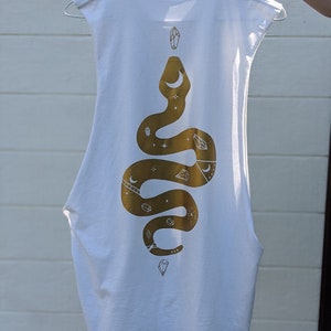 Essa camisa elétrica do gráfico do toque | Cobra de Cristal| Rave masculina cortada |