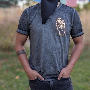 Camiseta refletiva That Electric Touch | Camiseta gráfica That Electric Touch | Camiseta masculina Rave com lavagem ácida