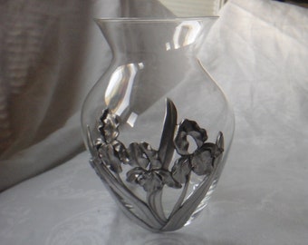 Vase mouette en étain en verre transparent avec iris en étain de 15 cm de haut daté de 1992 excellent état
