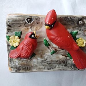 Vintage 1970s 3D Cardinal bird ceramic planter hollowed log design no chips or cracks