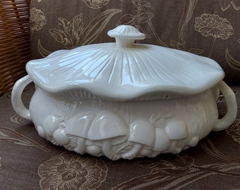 Vintage large oval Arnel's Mushroom ceramic covered serving casserole dish with handles all white very textural