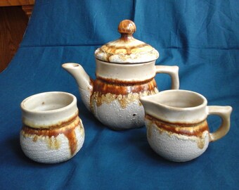 Tundra Canadian Pottery Vintage SauceFondue Warmer. Tundra Canadian Pottery Vintage SauceFondue Warmer.