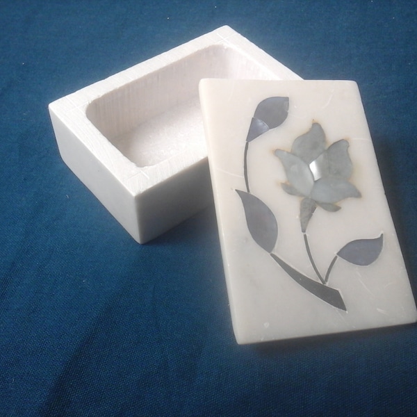 Vintage pretty trinket box white stone inlaid with mother of pearl mop flower 3 x 2 inches from India