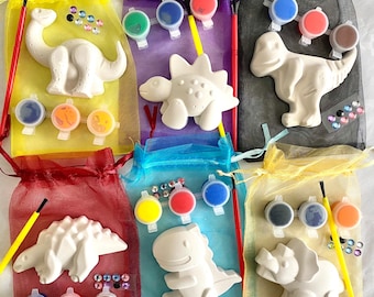 Kit d’artisanat de dinosaure dans un sac cadeau en organza-Cadeau d’anniversaire de dinosaure-Sac de fête Dino-Ensemble de peinture-Sac de fête unique Favour/Fillers-Cadeau pour enfants garçons
