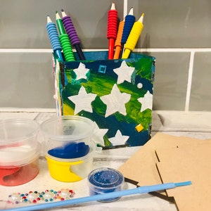 Craft Kit for Adults-Craft Kit for Kids-Pencil Pot-Decorate own Pot-Paint Craft Kit-Children's Activity-Lockdown Gift-Birthday Gift
