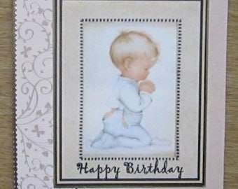Carte d'anniversaire faite main, bébé en prière, gemmes dorées