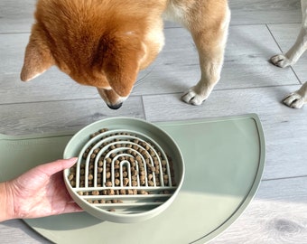 Silicone Pet Food Mat: Waterproof, Raised Edges to Prevent Spills. Easy-to-Clean, Flexible Tray To Go Under Dog Food and Water Dishes..