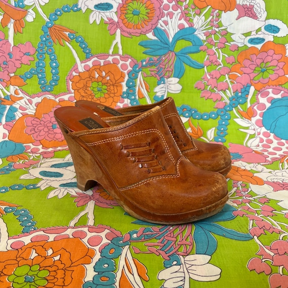 70s vintage wooden heeled - Gem