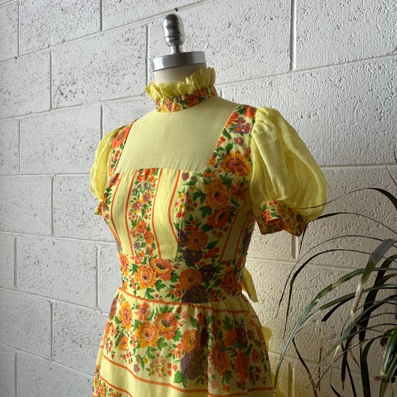 70s Vintage Pastel Yellow Orange Floral Puffy Sle… - image 2