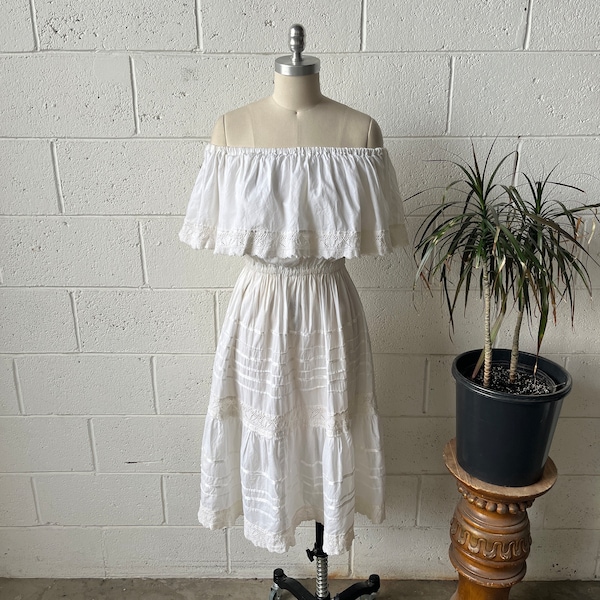 70s Vintage White Mexican Cotton Tiered Lace Ruffled Off The Shoulder Fit & Flare Midi Sun Dress Sz M-L