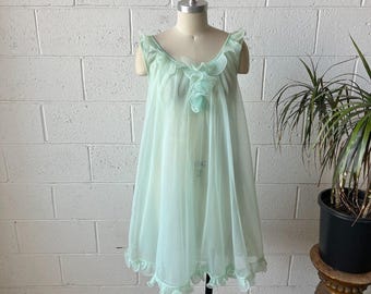 Camicia da notte/negligee vintage anni '60 verde mare blu con volant a strati in nylon e rete, lunghezza mini, taglia S